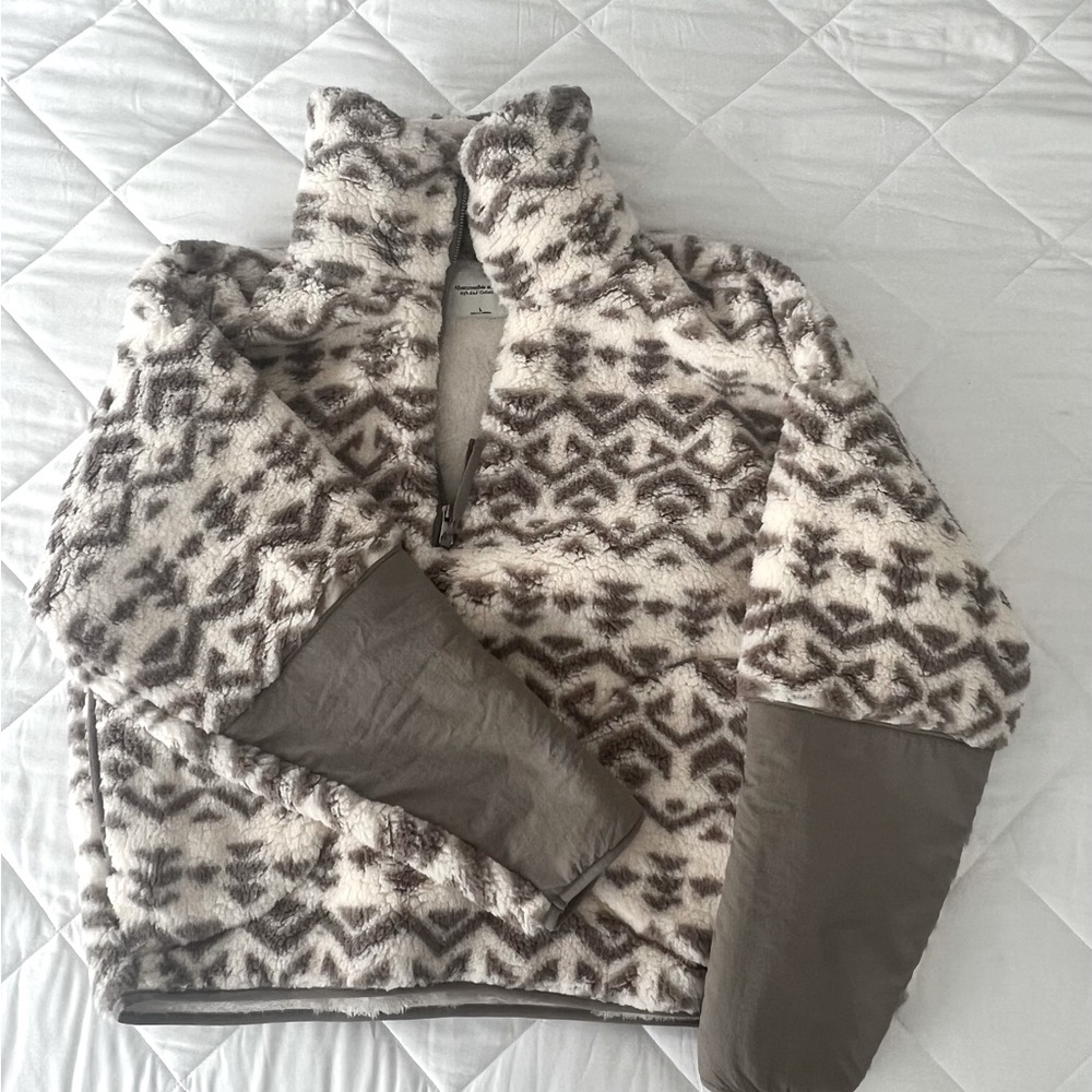 Abercrombie and fitch pull over NWOT